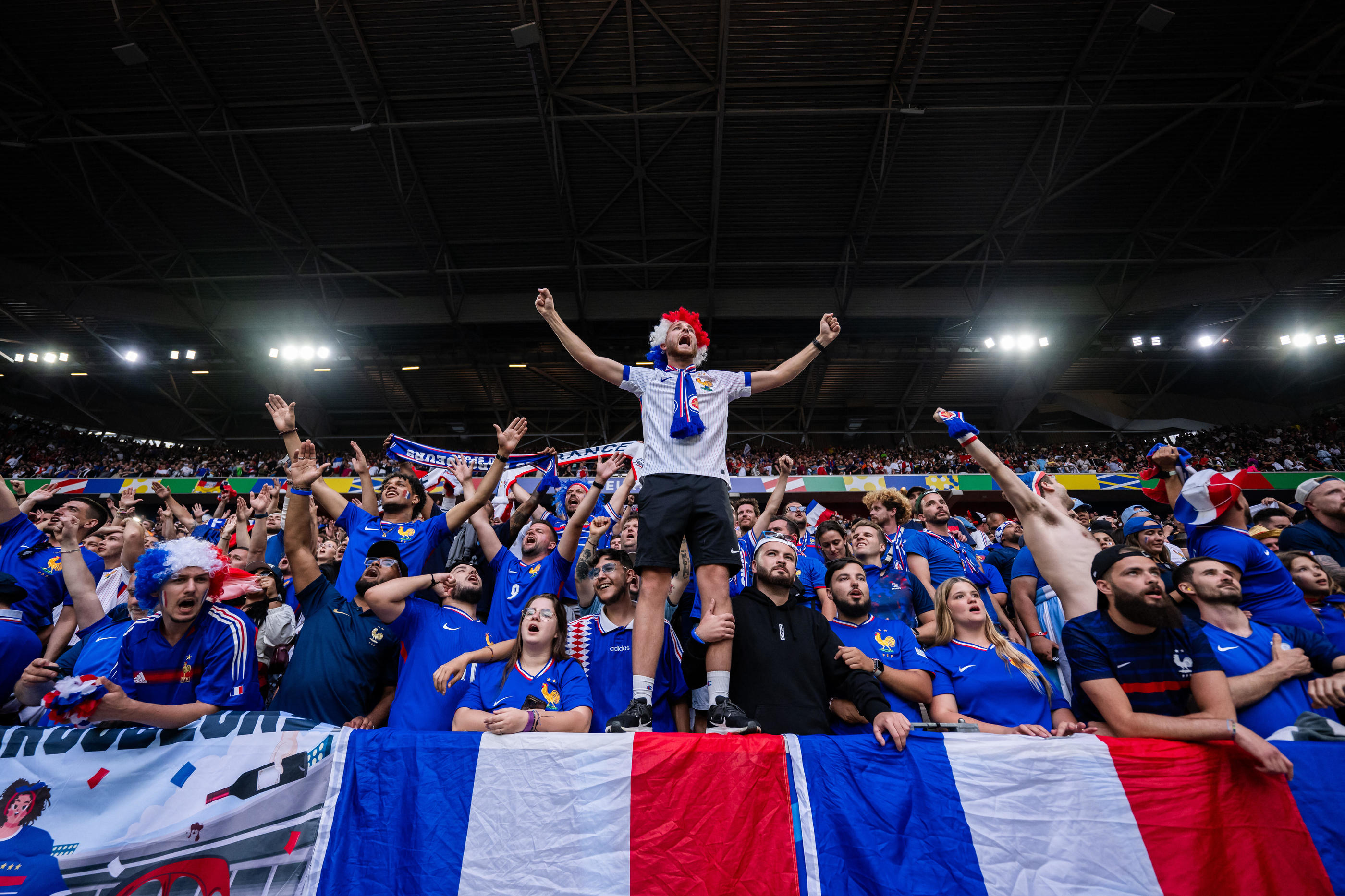 L’équipe de France a de nouveau éliminé la Belgique, ce lundi 1er juillet, cette fois-ci en huitième de finale de l’Euro de football, sur le score de 1-0. La part de marché sur l’ensemble du public est de 56,5 % pour TF1. Sipa USA/Bildbyran/Mathias Bergeld