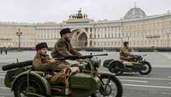 Putin schickt Soldaten auf Motorrädern in den Tod: Video zeigt Russlands Verluste 