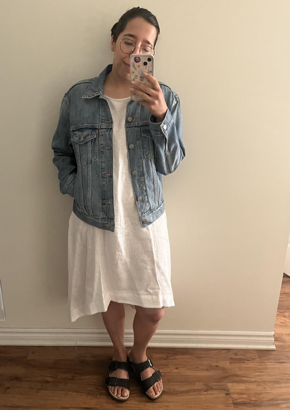 This time, I went for a more casual look by pairing the Magic Linen dress with a denim jacket.
