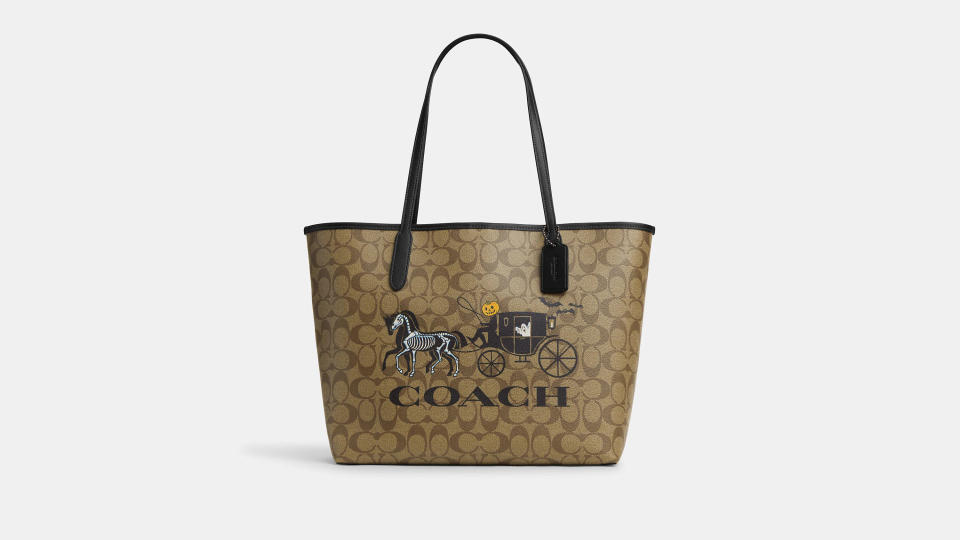 the Halloween Horse And Carriage City Tote 