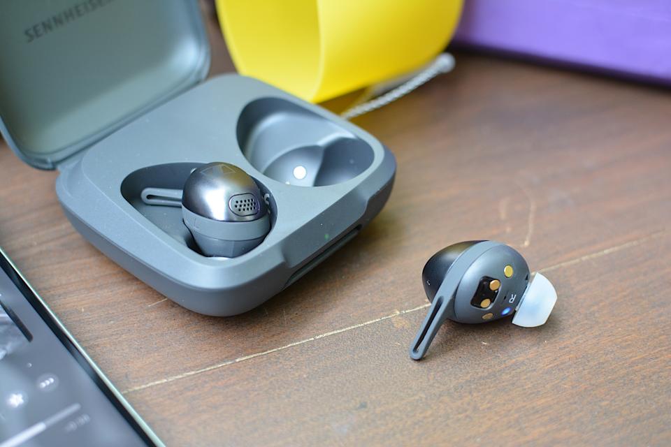 <p>The Momentum Sport earbuds have a fit wing to keep them securely in place.</p>
