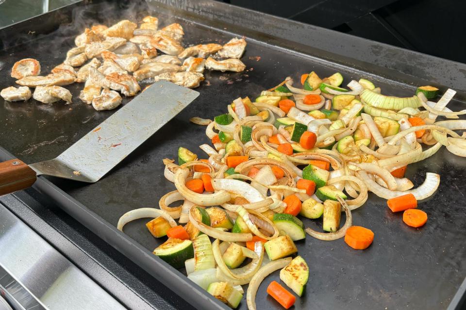 <p>You can cook most of your hibachi meal in one go on the Slate.</p>
