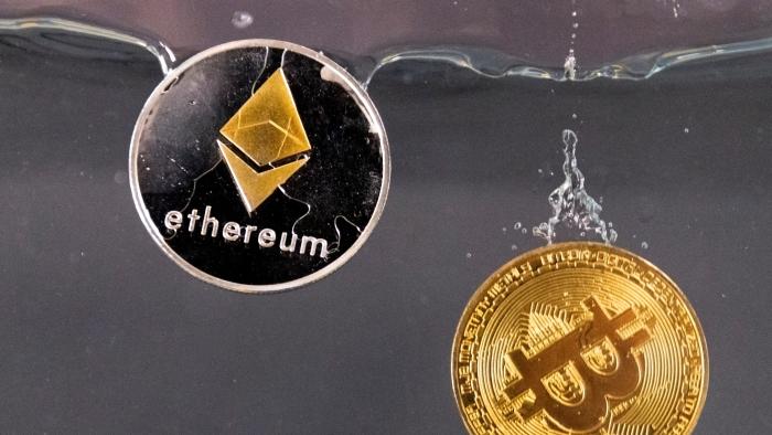 Souvenir tokens representing cryptocurrency Bitcoin and the Ethereum network, with its native token ether, plunge into water in this illustration taken May 17, 2022. REUTERS/Dado Ruvic/Illustration