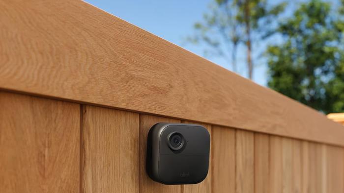 The Blink Outdoor 4 camera is mounted to a fence, keeping a watchful eye on the back yard. 