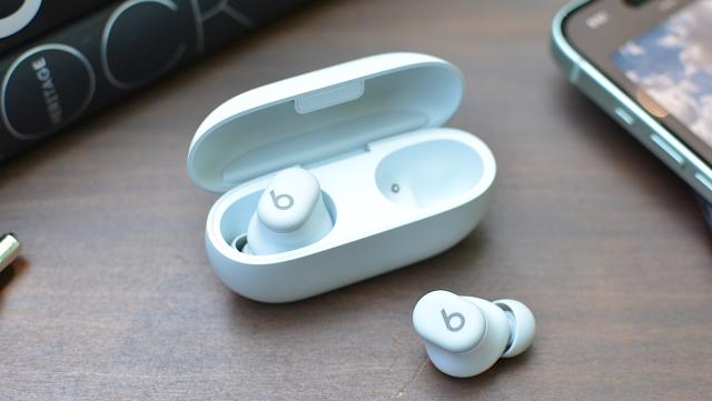 The Solo Buds carry a similar overall design to other recent Beats earbuds. 