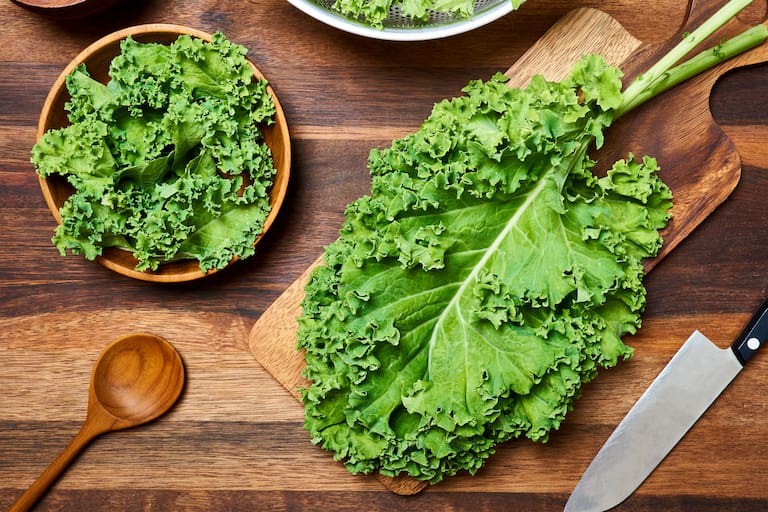 Kale: los beneficios de comer la verdura de moda y recetas para cocinarlo de distintas formas