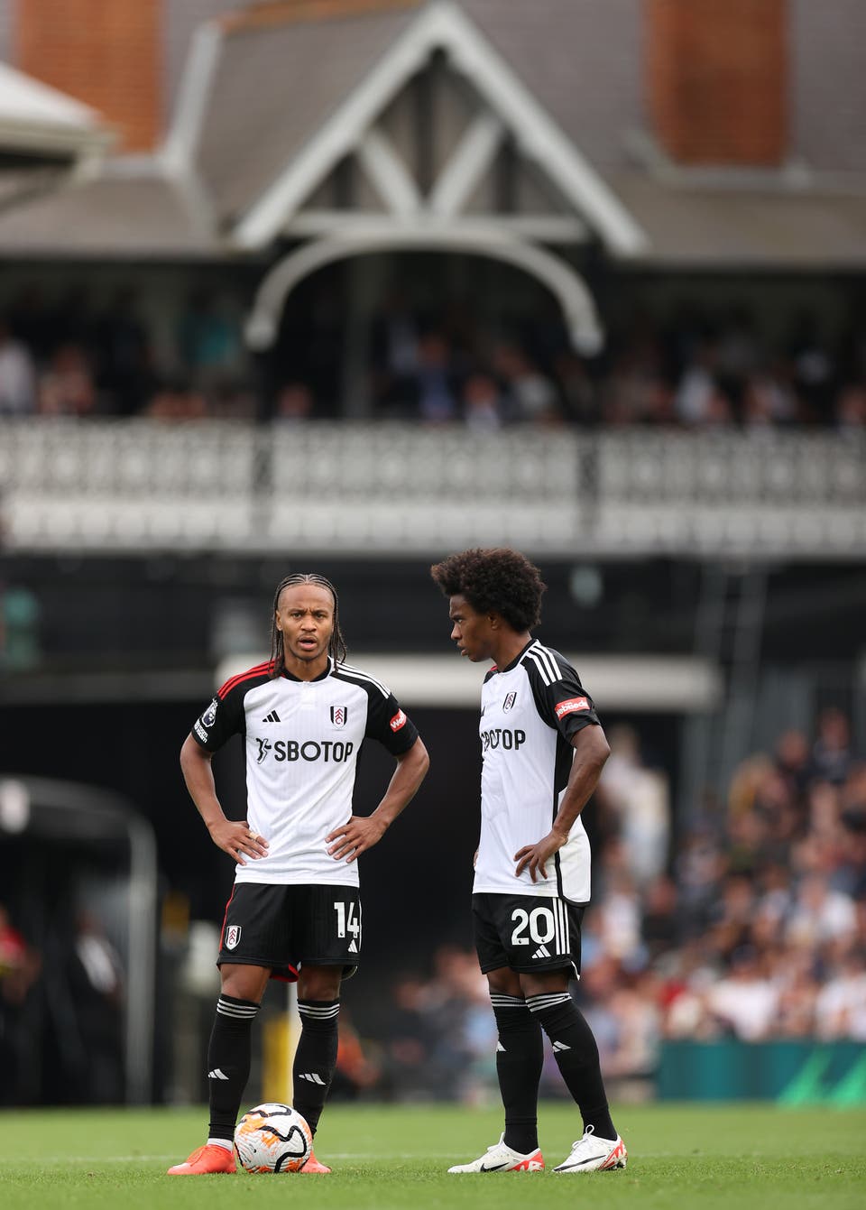 Fulham braced for key double exit blow but new contract hopes remain